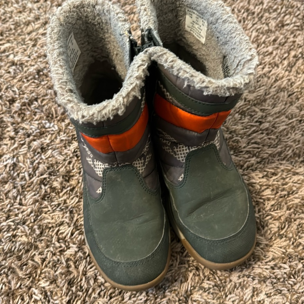 Snow boots